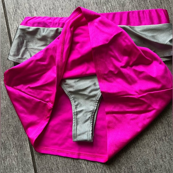 Shiny cutout skirt - Picture 2 of 3